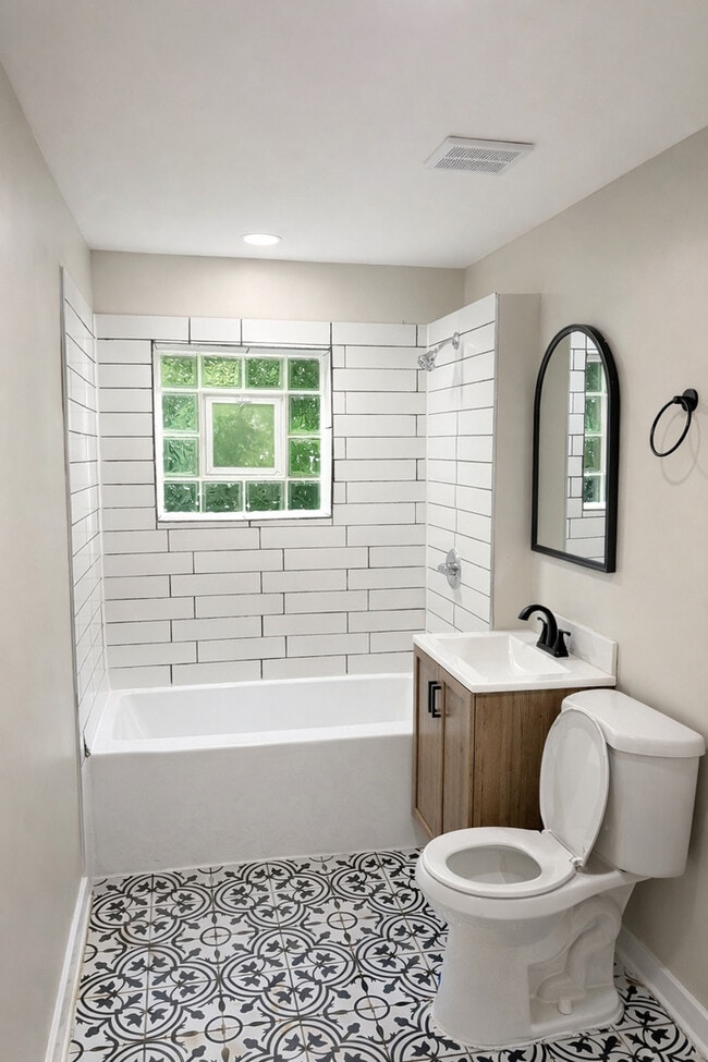 Photo - 4925 W Henderson St