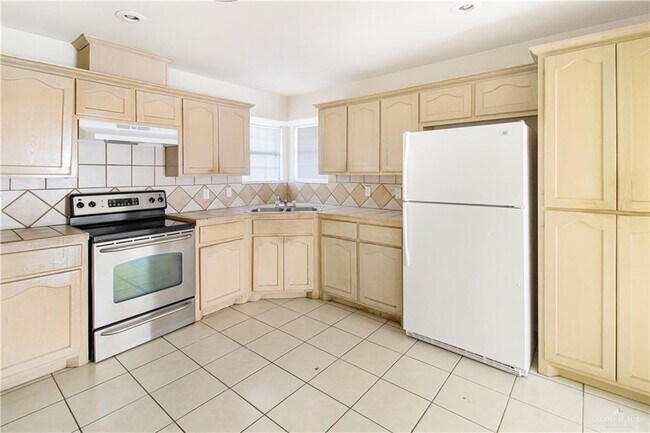 Photo - 19 Tampa St Apartment Unit 4