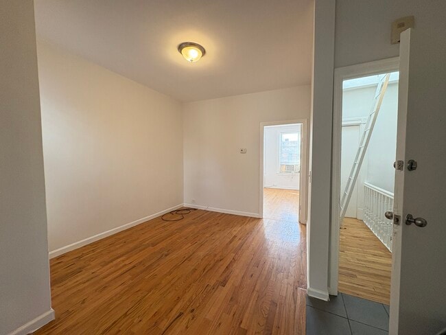 Photo - 400 Woodlawn Ave Unit 2