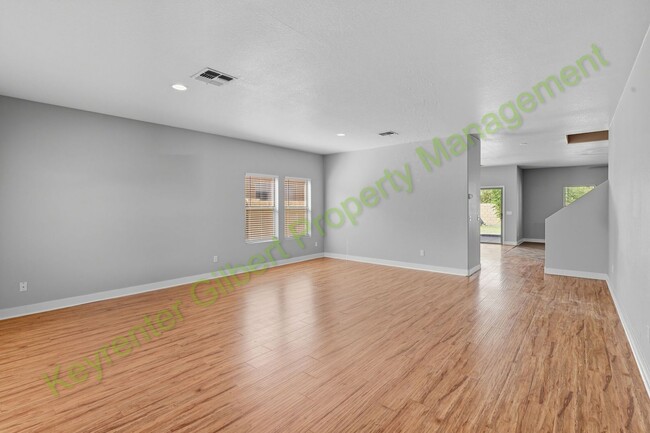 Photo - 5 bed / 2.5 bath Home in the San Tan Heigh...