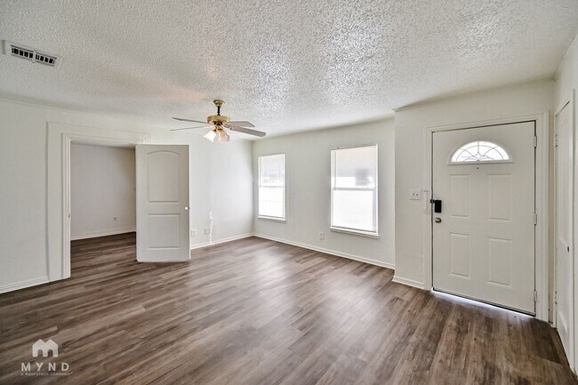 Photo - 404 Lanola Ct