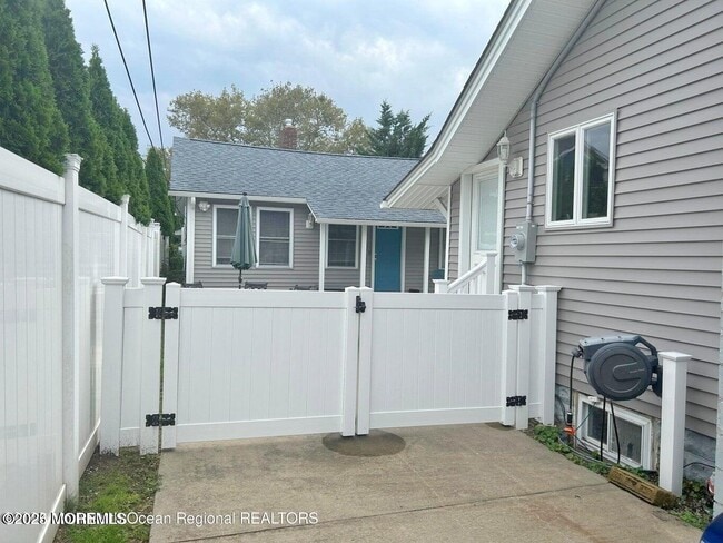 Photo - 511 14th Ave