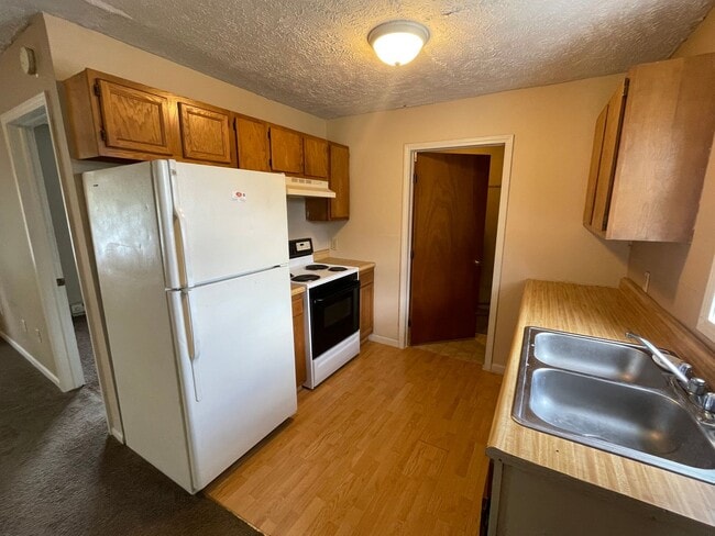 Building Photo - 1500 W Memorial Dr Unit 4