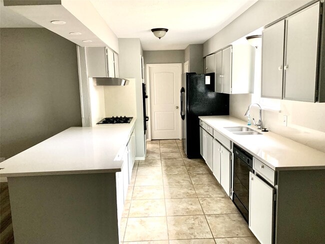 Photo - 7414 Carew St