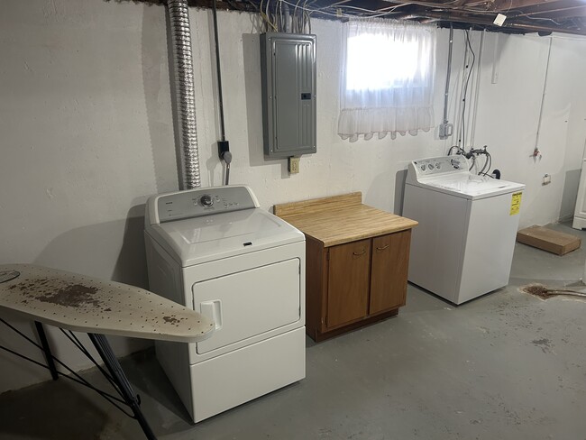 Photo - 1900 W Clark St