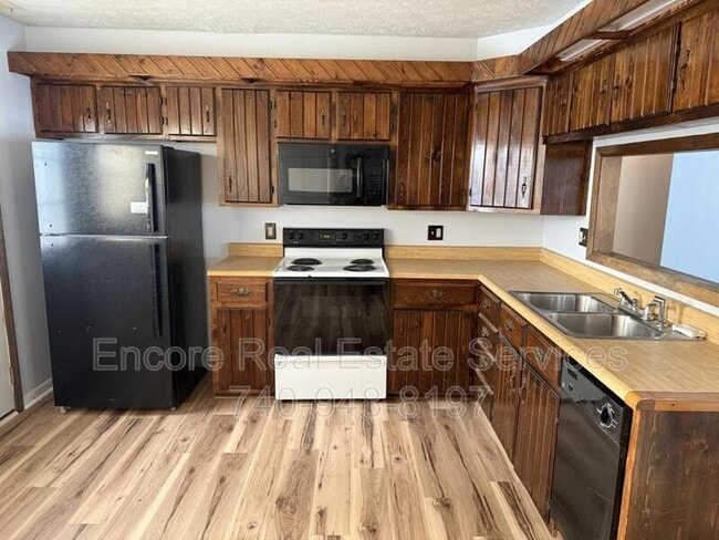 Photo - 545 Seneca Dr