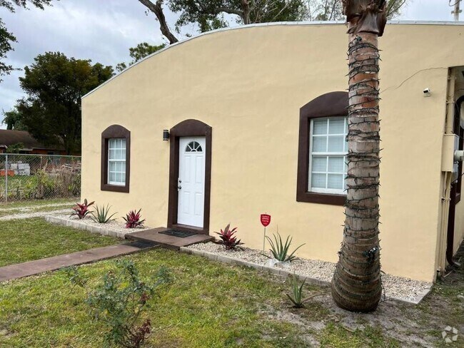 Building Photo - 1 bedroom in Miami FL 33142 Rental