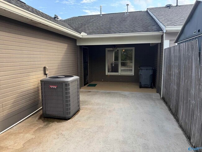 Photo - 1524 Forestview Dr SW