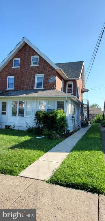 Building Photo - 125 E 4th St Rental