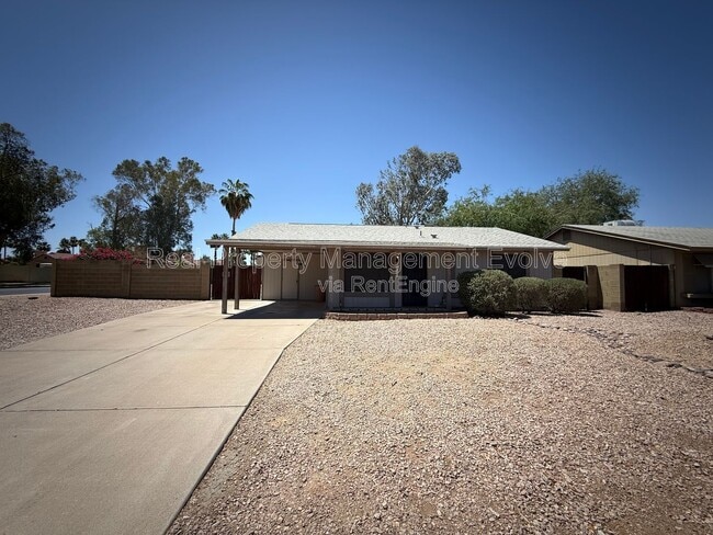 Photo - 2401 W Fremont Dr