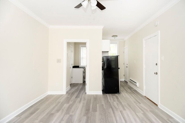 Photo - 646 W Roscoe St