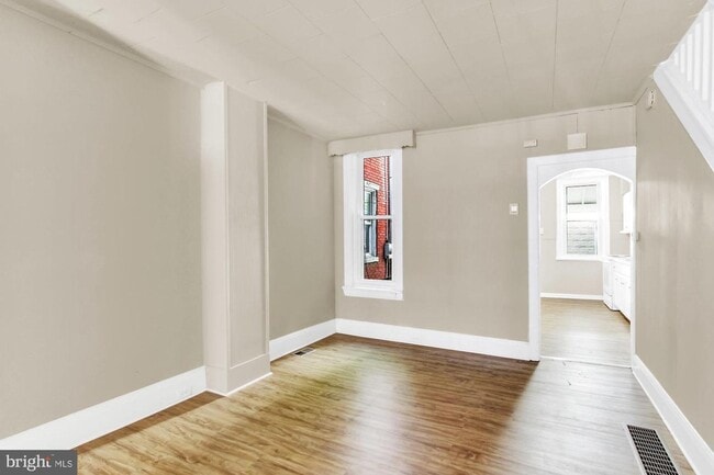 Photo - Spacious 3 Bedroom, 1 Bath Home in Harrisburg, Pa!