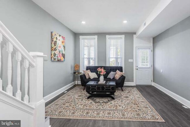 Living Room - 4662 Kernwood Ave