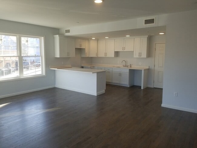 Building Photo - 168 Washington St Unit 2