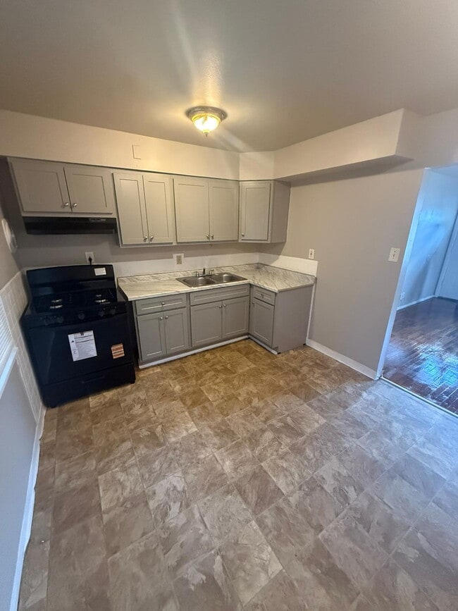Photo - Cozy 3-Bed, 1-Bath Home in St. Louis – Mov...