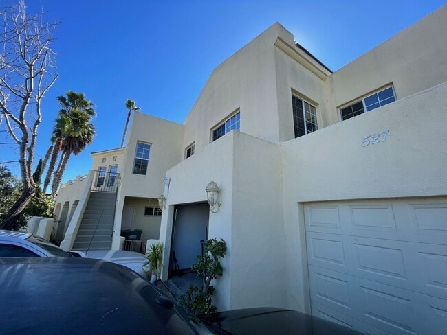 Building Photo - Contemporary Beautiful Spacious 4 bed 3 bath home