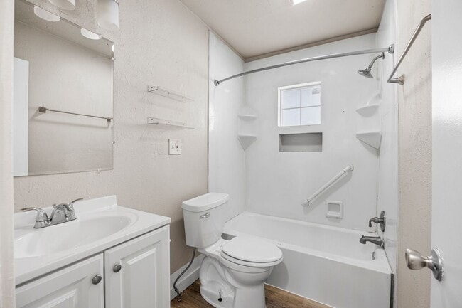 Photo - 1406 E 27th Ct