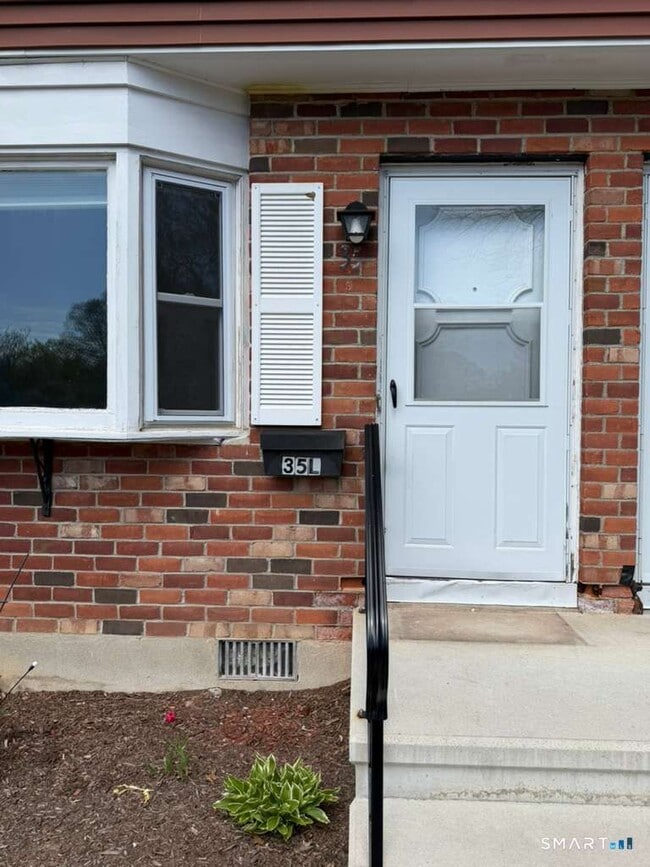 Photo - 35 Leslie Rd Unit L