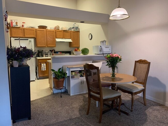 Building Photo - 2BD 2Bath Condo Close to CSU