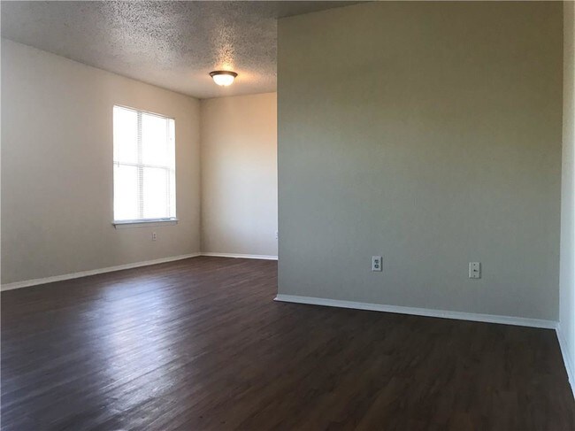 Photo - 1203 W 49th St Unit D