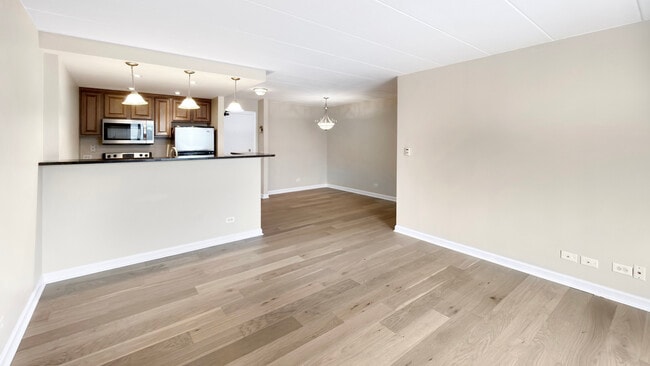 Photo - 1 Renaissance Pl Unit 112