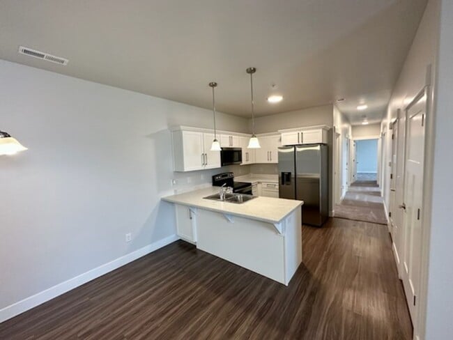 Photo - Bright 3 bed Condo with Pool, HOA, and Great Amenities!!