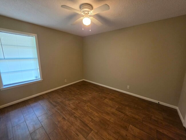 Photo - 707 White Oak St