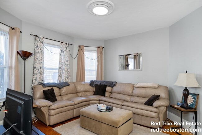 Building Photo - 12 Dalrymple St Unit 1 Rental