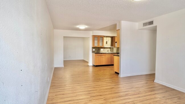 Photo - 1136 W 9th St