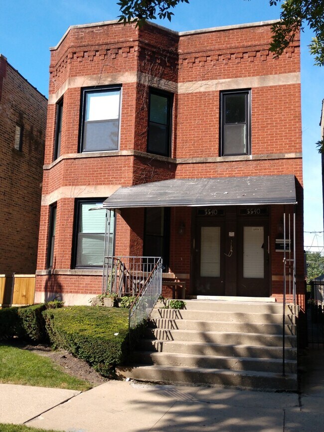 Photo - 3540 N Claremont Ave Unidad G