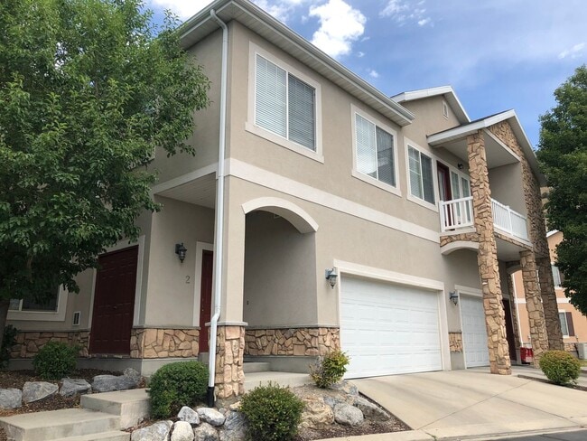 Building Photo - 1028 Canyon Vista Rd