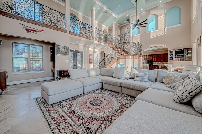 Photo - 2011 Crescent Dr