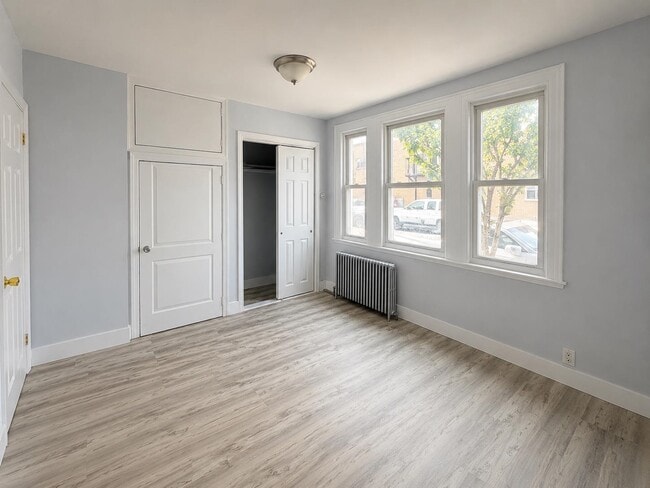 Photo - 6806 Broadway