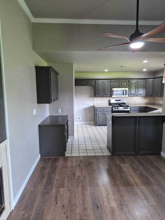 Photo - 123 Meadows Ln