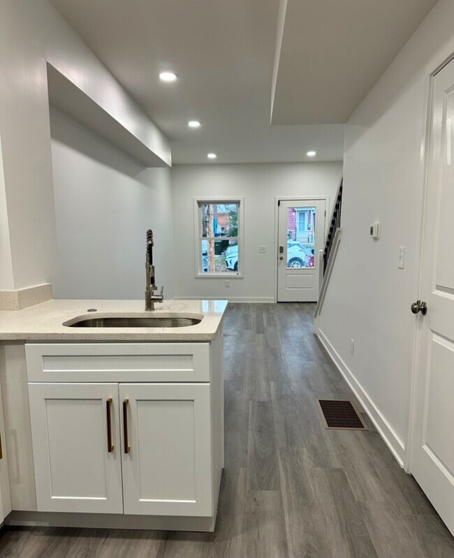 Photo - 874 Dennison Ave