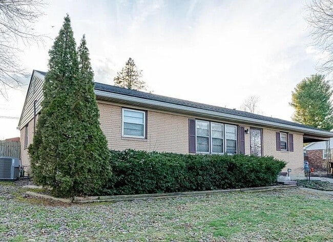 Building Photo - Brick Ranch located in Shelbyville Rental