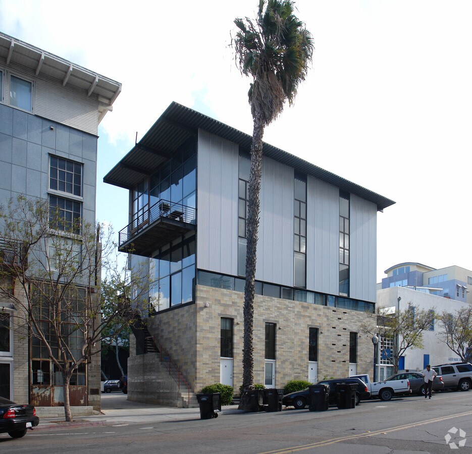 Photo - 640 W Beech St Apartments