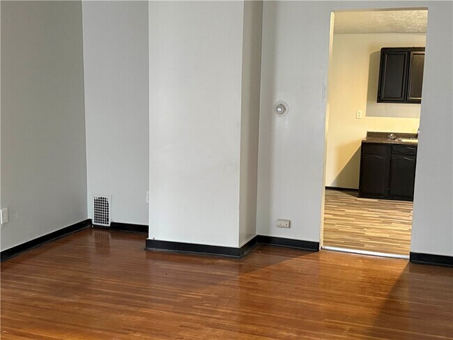 Photo - 710-712 Jay St