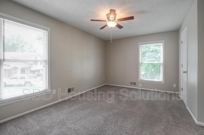 Photo - 11917 Sycamore Ave