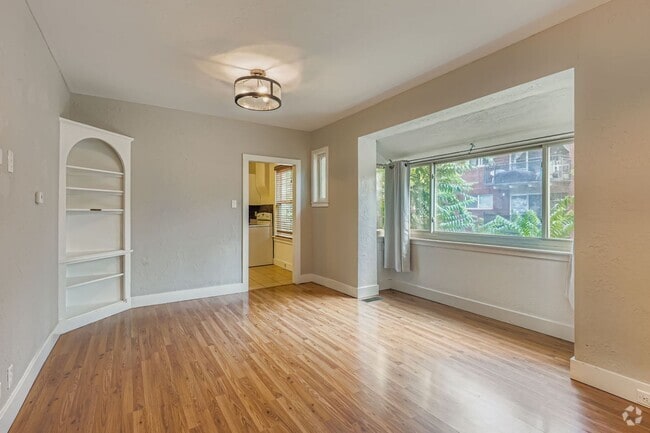 Building Photo - 226 N Pearl St Rental