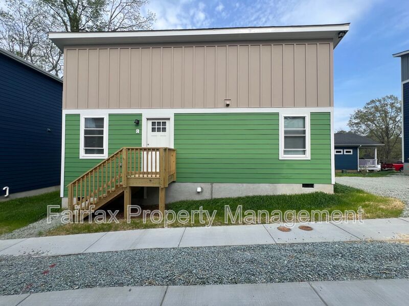 Photo - 2313 Owen St