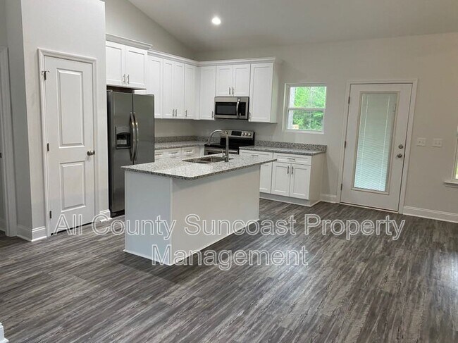 Photo - 500 Holly Rd