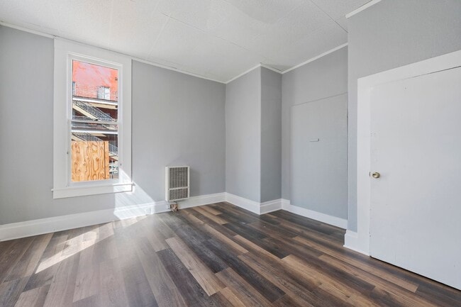 Photo - Modern 10-Room Downtown Gem – Ideal for Fl...