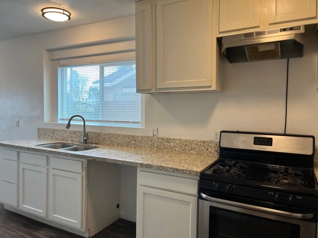 Building Photo - 331 10th St Rental