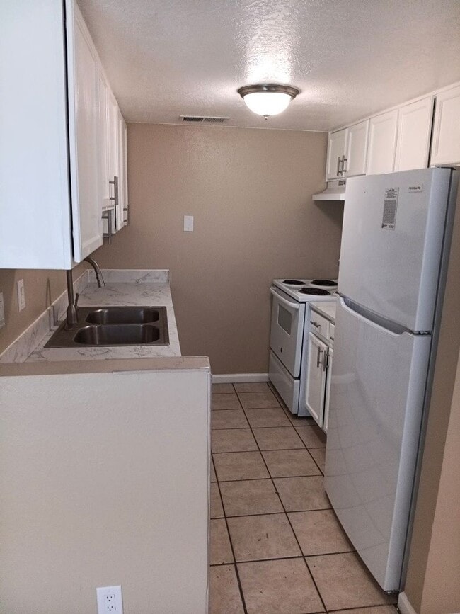 Photo - Available Now! 3 Bedroom 2 Bathroom Located in SW ABQ!! Showings Available! Price drop!