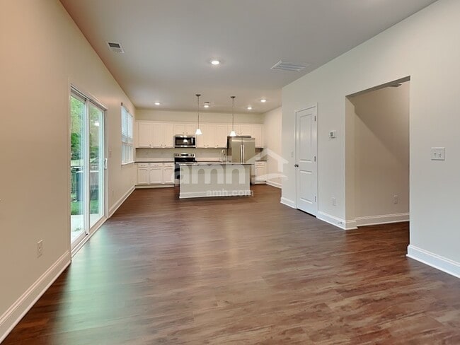 Photo - 605 Rivermist Dr