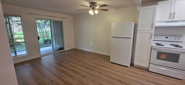 Building Photo - Fully Renovated 2 bedroom 1 bath 2 parking Townhome in Mililani Tech Park Area.