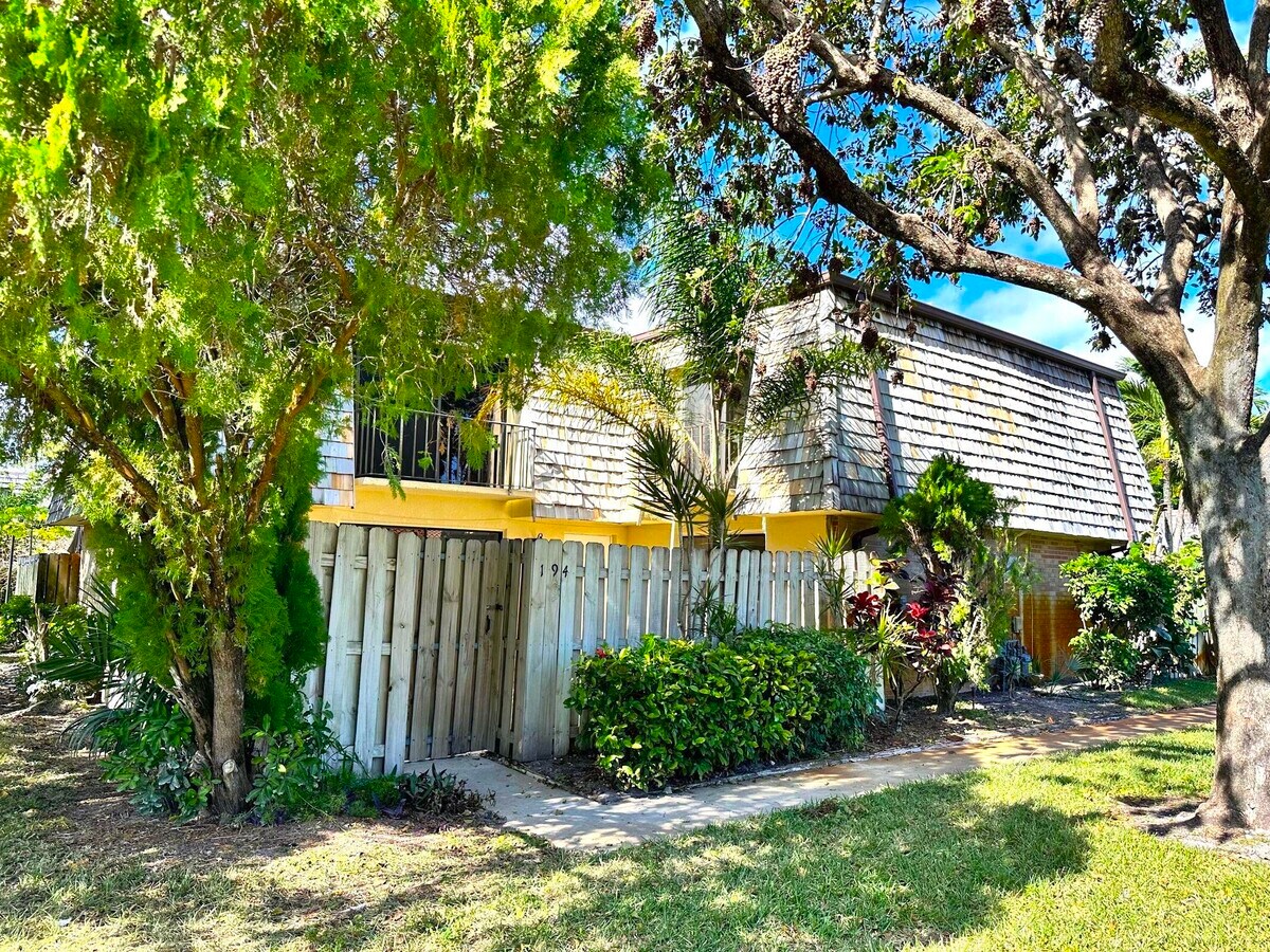 Photo - 194 Lake Arbor Dr