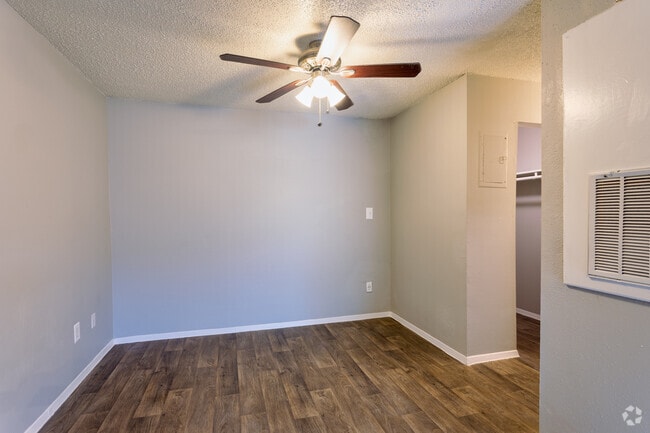 1BR, 1BA - 412SF - Lamar Place Apartments