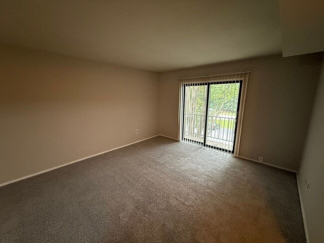 Photo - 326 Saybrook Ln